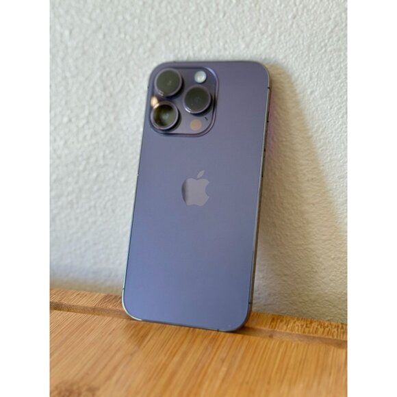 iPhone 14 Pro 128gb in Deep Purple In Excellent Condition / Unlocked iPhone - Picture 1 of 9